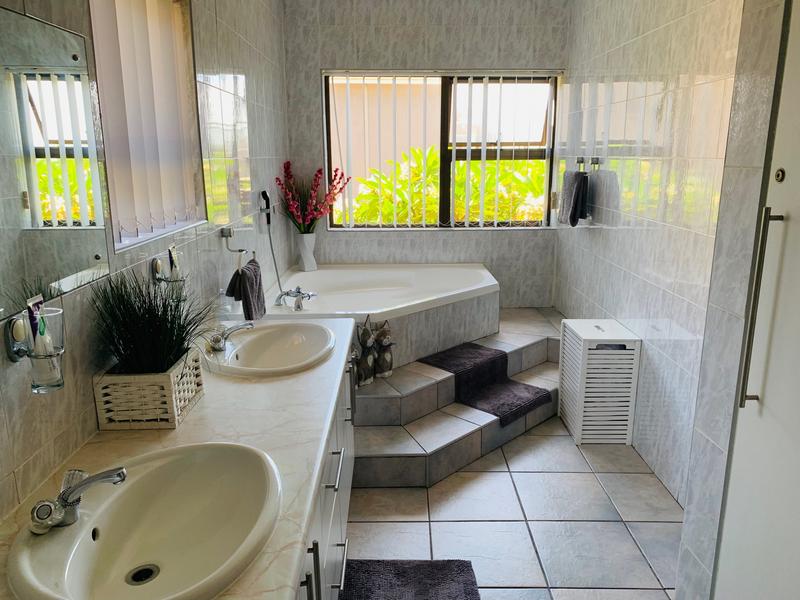 7 Bedroom Property for Sale in Noorsekloof Eastern Cape